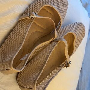 Old Navy Beige Mesh Flats
